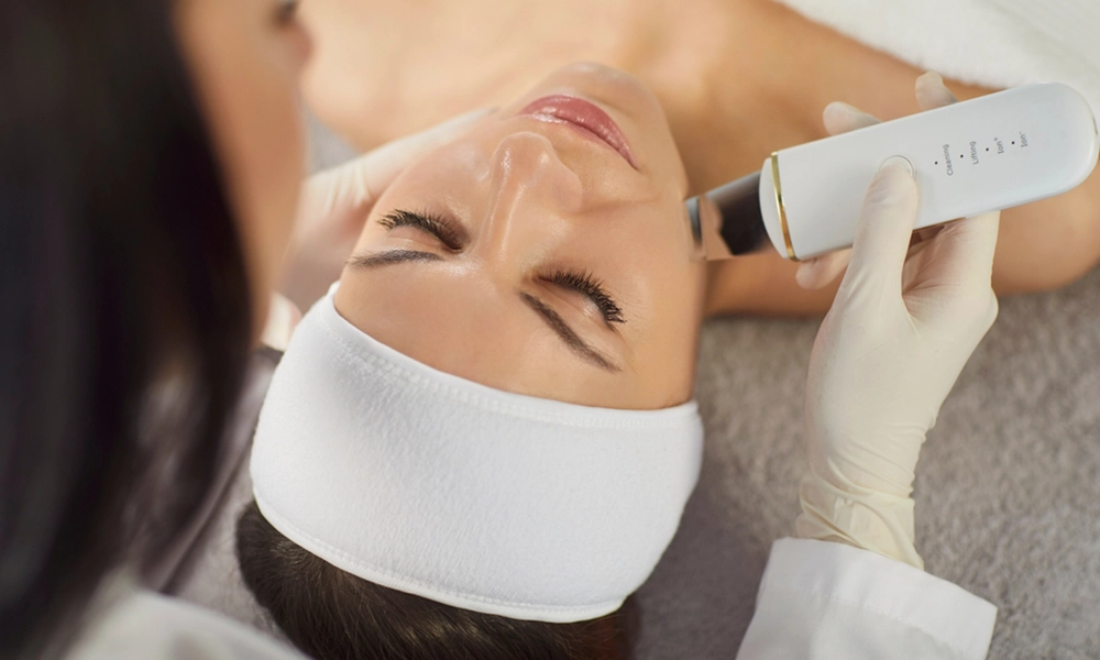 پاکسازی پوست در کلینیک